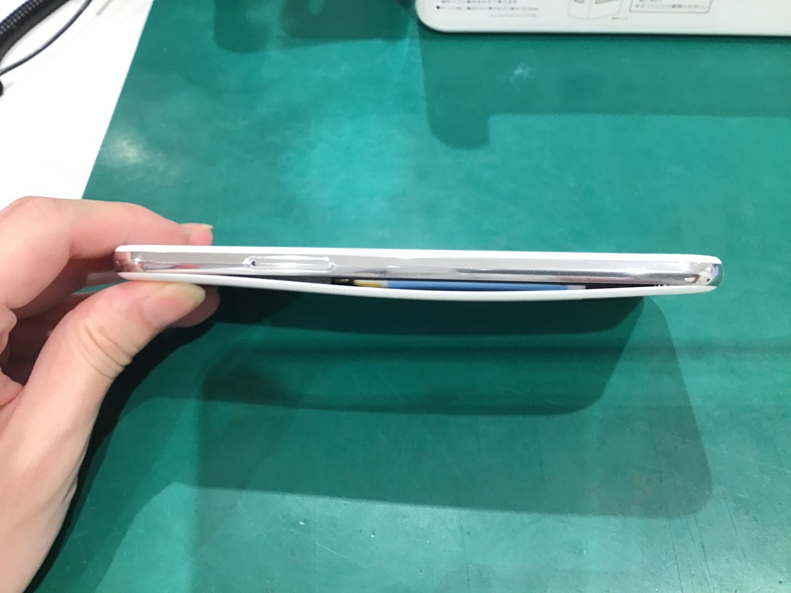 バッテリーが膨張してしまったAQUOS Rを承りました！